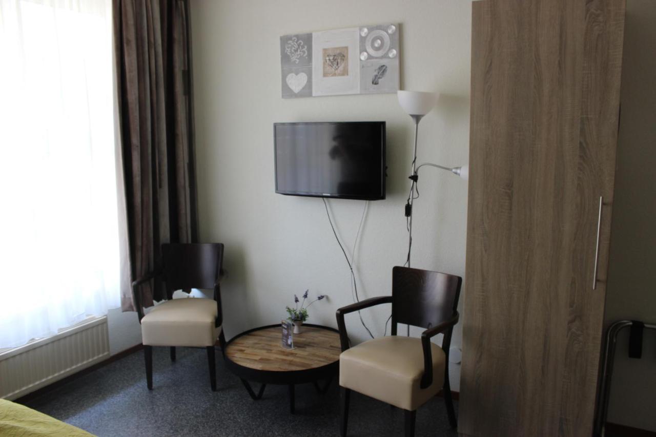 Hotel "De Klok" Бюрен Экстерьер фото