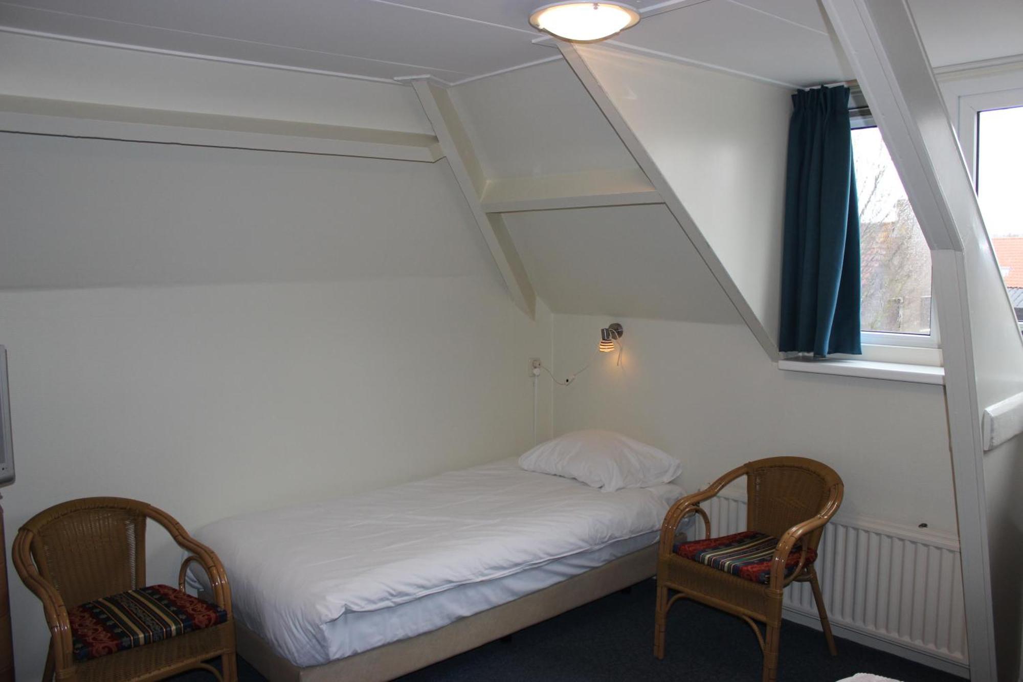 Hotel "De Klok" Бюрен Номер фото